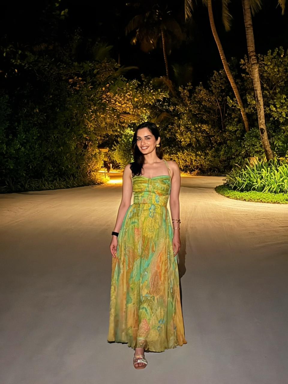 dress the population kiara Saaksha & Kinni Yellow Daisy Print Dress S